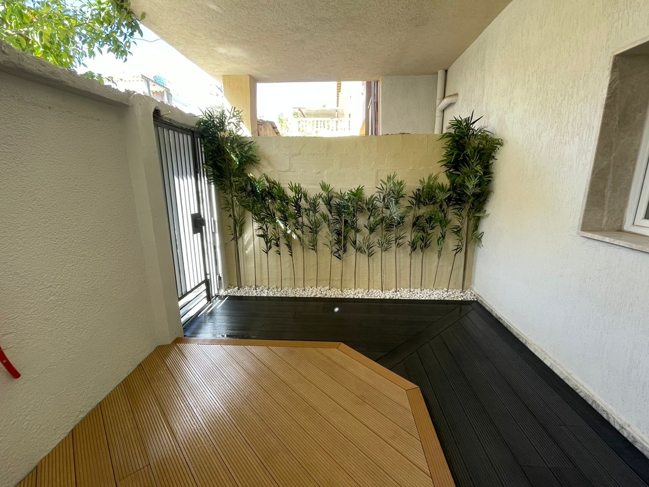 Bahçe kapısı önü uygulaması